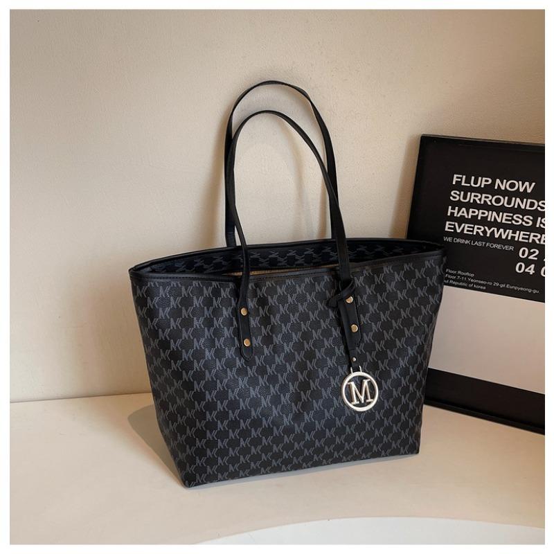 

Bags Women s Large Capacity Tote Autumn and Winter New Versatile Fashion Textured Shoulder Commuter Bag чёрный