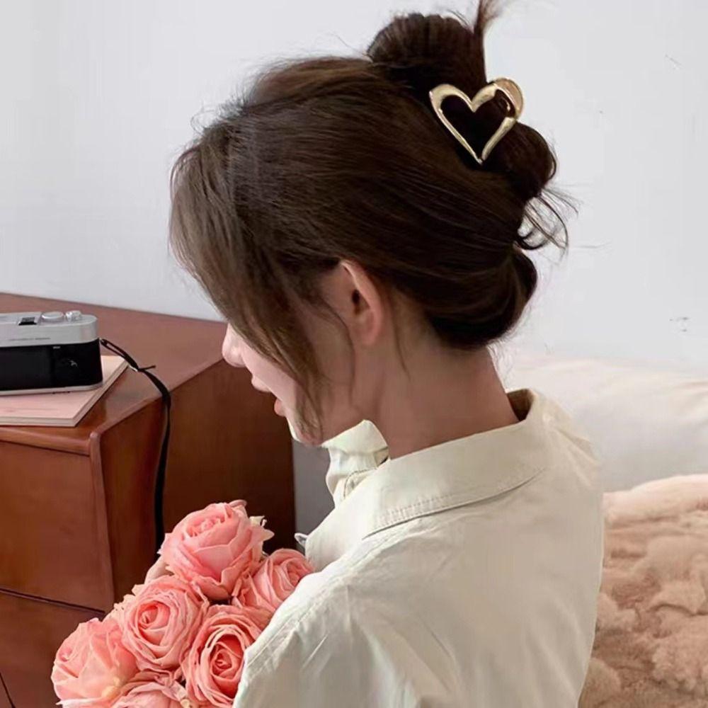 Hollow Ponytail Claw Clip Y2k Geometric Shark Clip Cute Love Heart Metal Hair Claw  Ladies