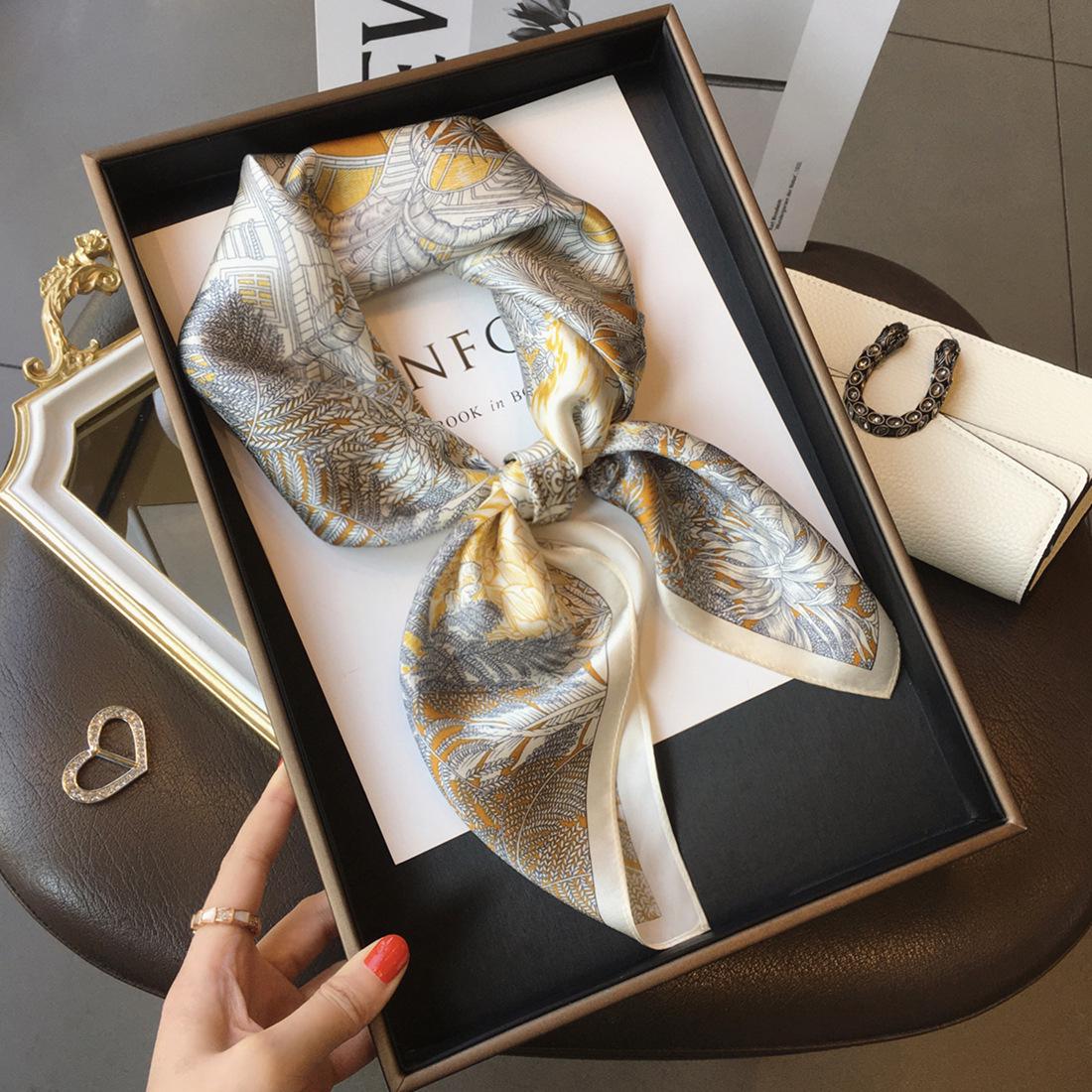 

Шелковый платок из 100% шелка тутового дерева «Камелия черно-белая» для женщин - 70x70см Весенне-осенняя шаль 68*68cm