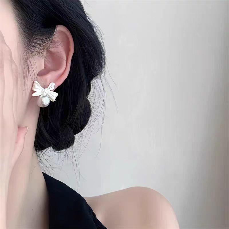 Sweet personality French retro dumb silver bow earrings women's exquisite versatile fashion elegant pearl stud earrings
