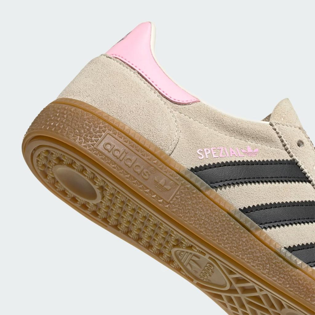 KK3023 Juventus FC A adidas Handball Spezial (Men's)
