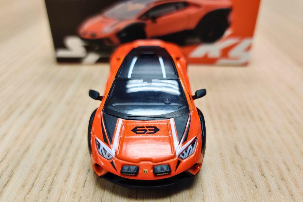 TINY x jiskřivý Lamborghini Huracan Sterrato 1/64 (oranžový)