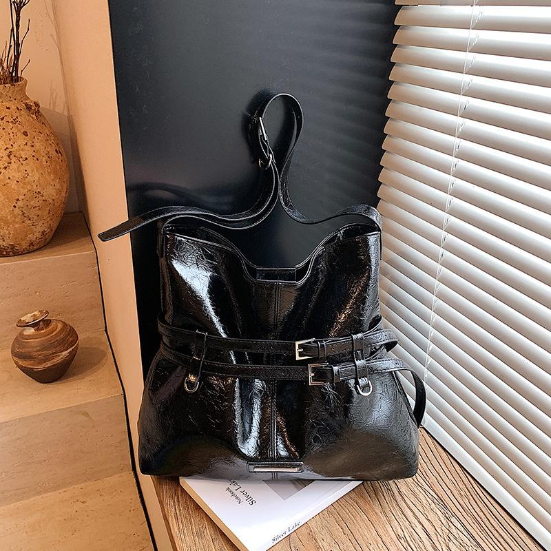 Fashion tote bag women's autumn and winter new large-capacity casual shoulder bag commuter messenger bag