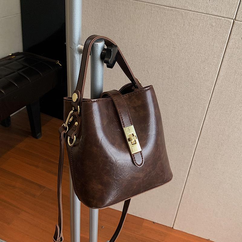 Fashion Bucket Bag Women's Autumn and Winter New Versatile Shoulder Underarm Bag Tote Bag Messenger Bag Commuter