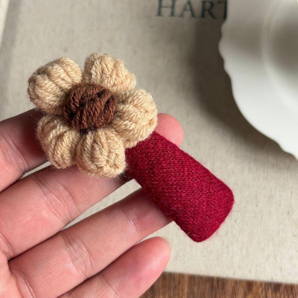Autumn/Winter Forest-Style Knitted Flower Hair Clip for Bangs