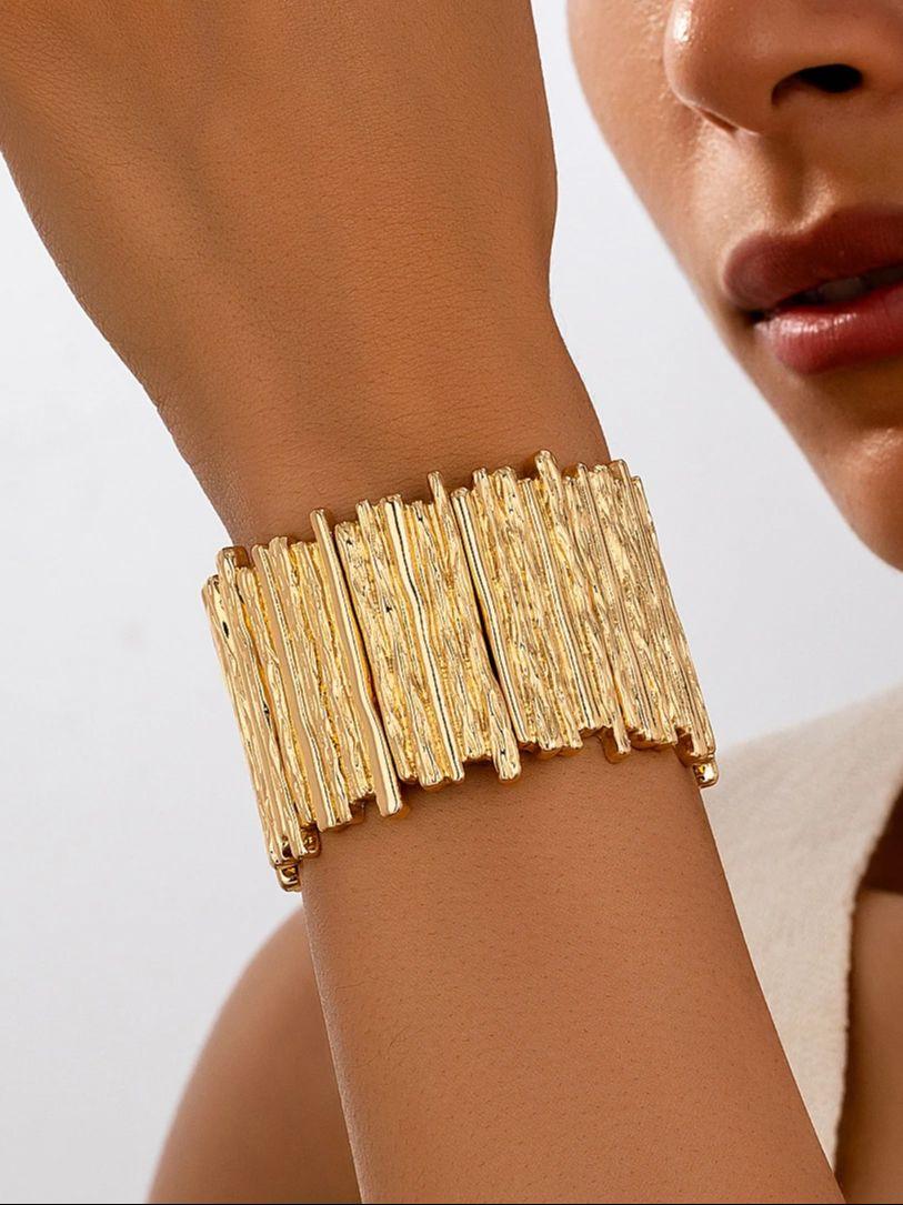 

A Women s Bracelet. Irregular Geometric Wide-Brimmed Bracelet with Elastic Banding, Suitable for Wearing at Banquets and on Vacations