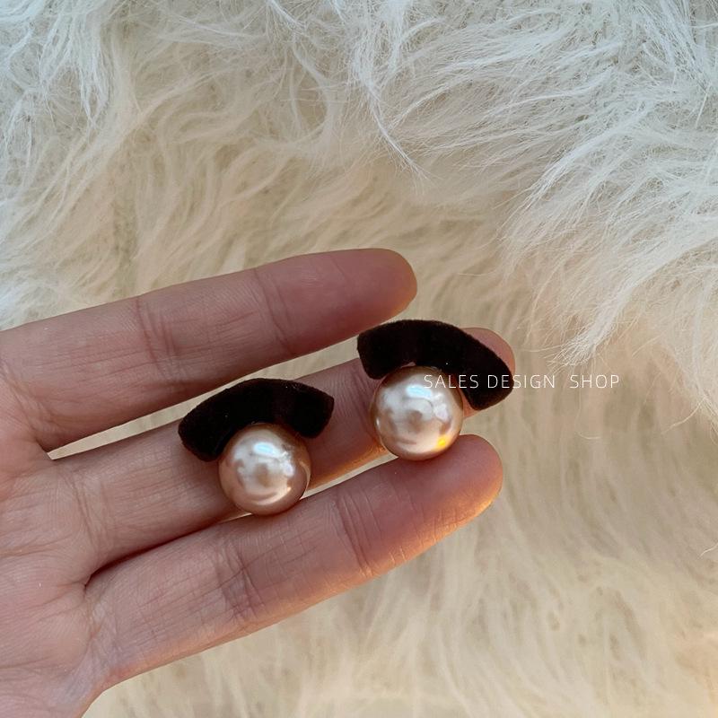 

Korean Retro Pearl Bow Earrings: Fashionable, Versatile, Luxury Ear Jewelry