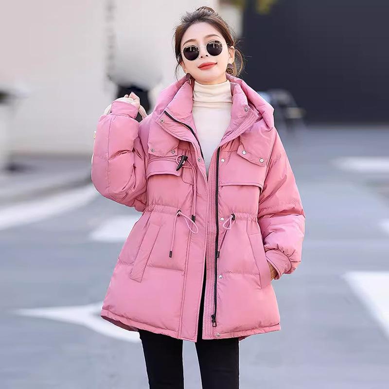 

Инструментальная пуховая куртка женская 2025 зима утолщенная с капюшоном маленькая талия тонкая пух белой утки роговая застежка куртка тренд S розовый