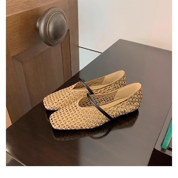 In the autumn of 2025, the new thick-soled, French square head hollow-woven one-word belt versatile soft surface light mouth single shoes women