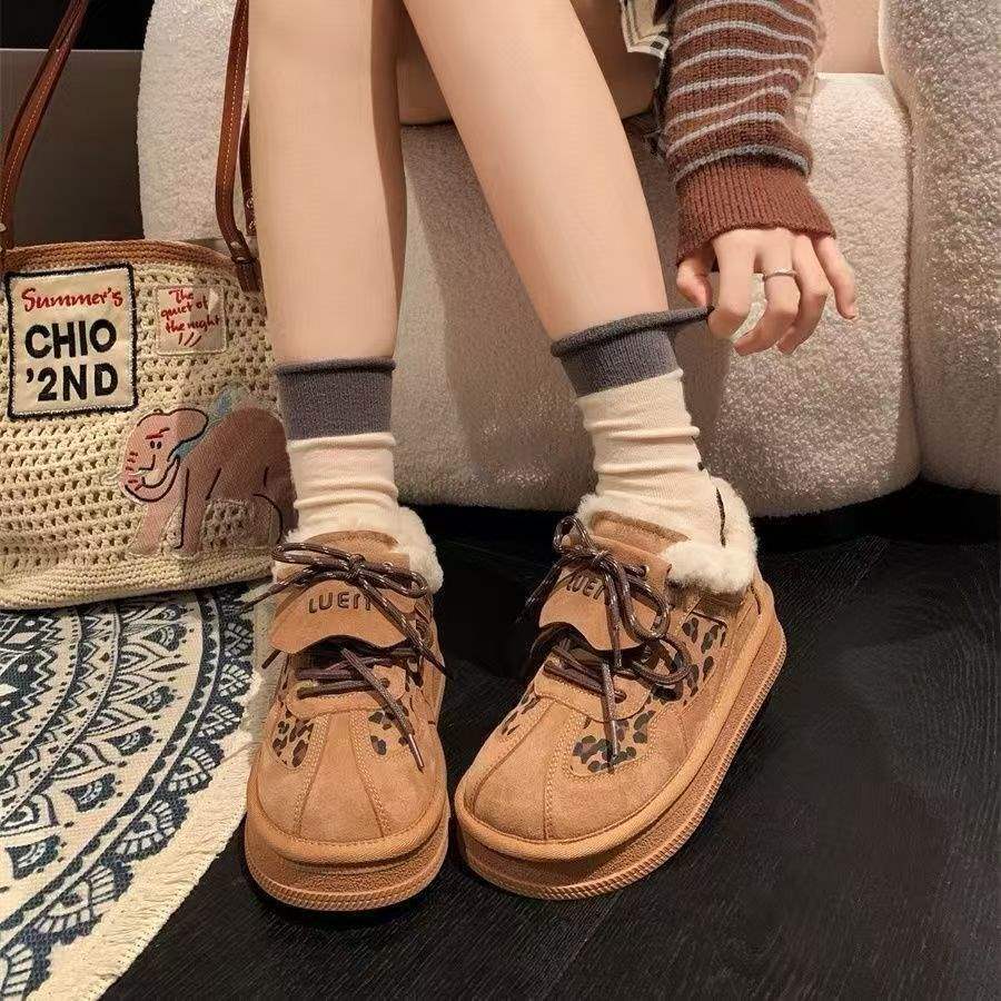 

Нові бавовняні туфлі з леопардовим принтом жіночі 2025 на товстій підошві для збільшення зросту спортивні повсякденні теплі бордові туфлі тренд флісові потовщені жіночі туфлі 40