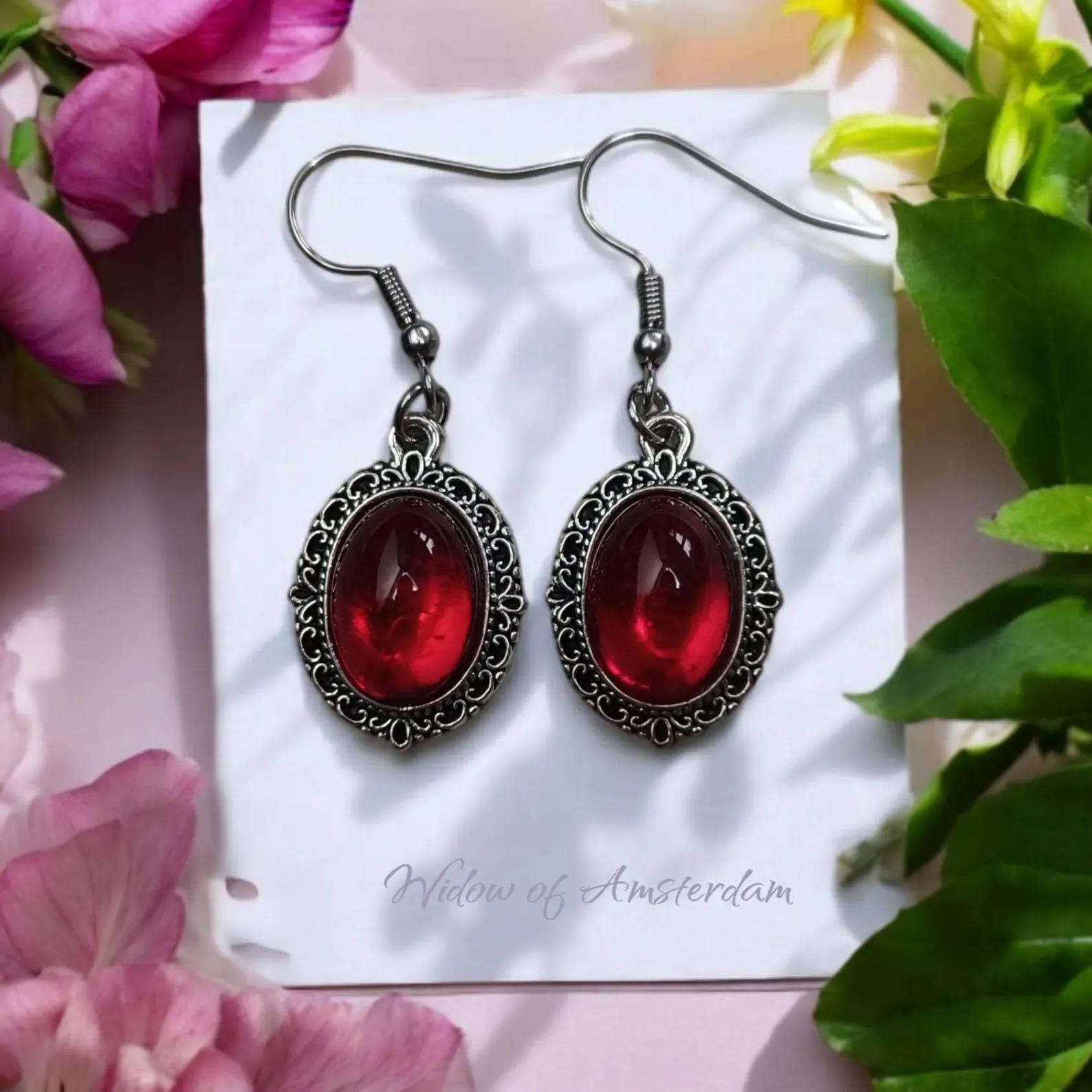 

Temperament Gothic Geometric Oval Lacework Deep Red Glass Crystal Dangle Earrings for Women Halloween Charm Retro Jewelry Gifts