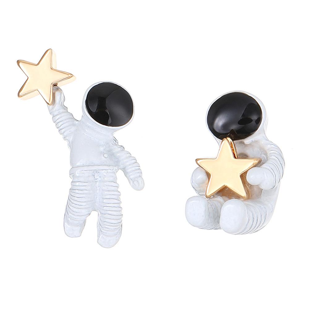 Astronaut Astronauten Ohrringe Sterne pflücken Mond Stecker Ohrringe weiblich ins Wind süße Mode asymmetrischer Trend Ohrknorpel Clip