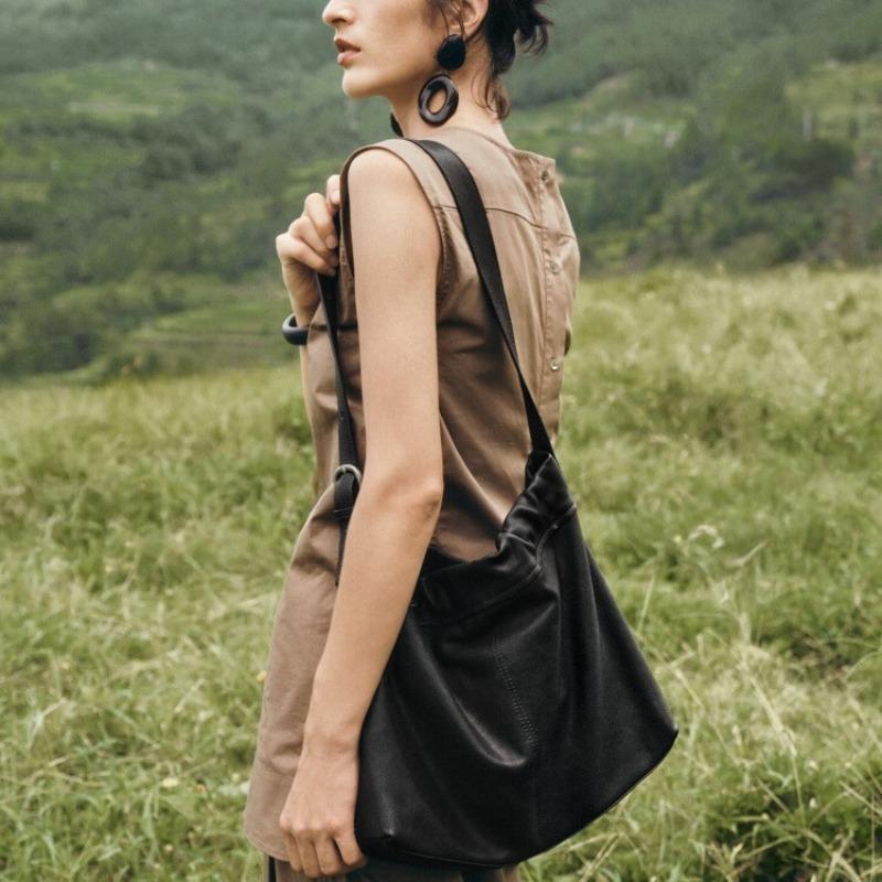 Vegetable tanned sheepskin Yunshu stray bag large capacity garbage bag commuter bag casual shoulder messenger bag women