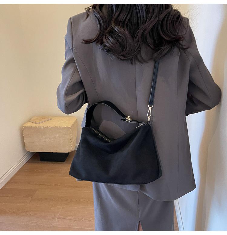 2025 Retro Deerskin Frosted Shoulder Crossbody Bag for Women: High-End Autumn/Winter Fashion