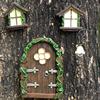 1 sett Lysende Fairy House Figur Tre Hengende Statue Vindu Dør Gatelampe Fairy Resin Håndverk Dekor Utendørs Ornament