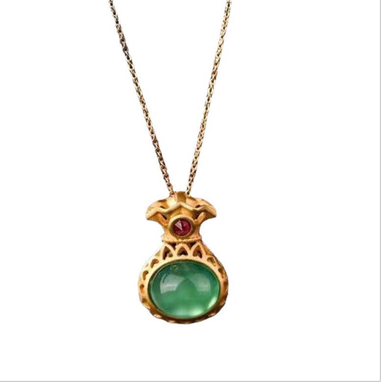Ethnic Style Green Agate and Chalcedony Pendant Necklace for Women