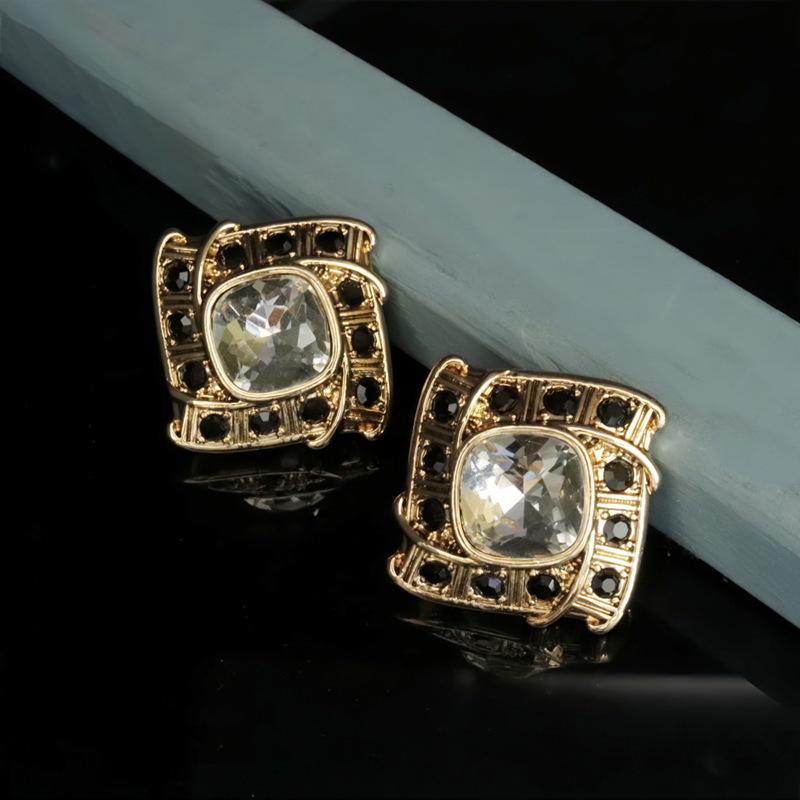 Vintage Versatile Diamond Pave Rhombus Stud Earrings - Geometric Design for Everyday Wear