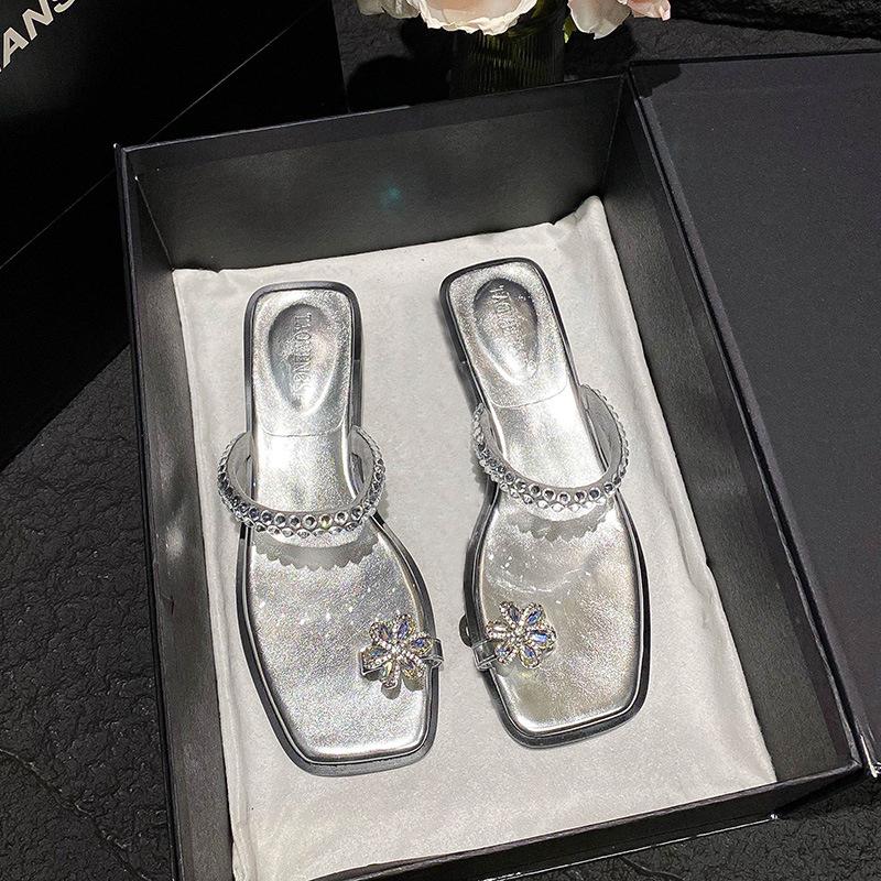 Fashion Luxury Flower Buckle Flip Flops Women Rhinestone Clip Toe Slippers Low Heel Summer Shoes Woman Crystal Band Sandalias Mujer