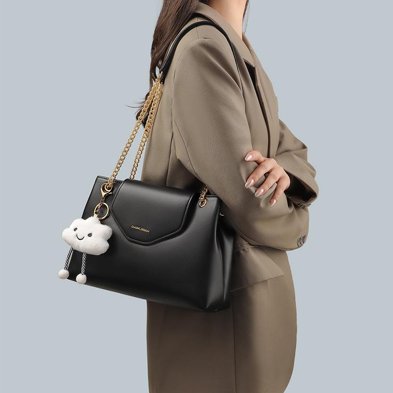 

Bag women s new summer chain shoulder armpit bag large capacity fashion commuter tote bag