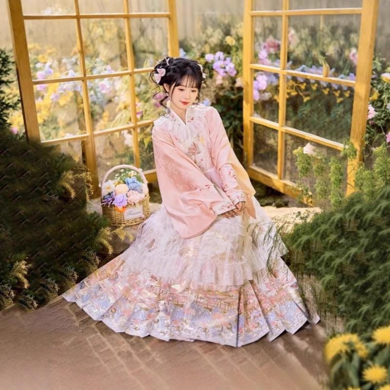 Ming Dynasty Style Hanfu Set With Pipa Sleeves Woven Gold Ma Mian Skirt Floral Brocade Embroidery Women