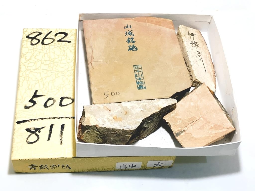 

Натуральный из Озу в Иё Тонотори для улицы с использованием финишных камней Укё и Сёхондзан с ковкой и 10 штук в точильных камнях весом 811 г,