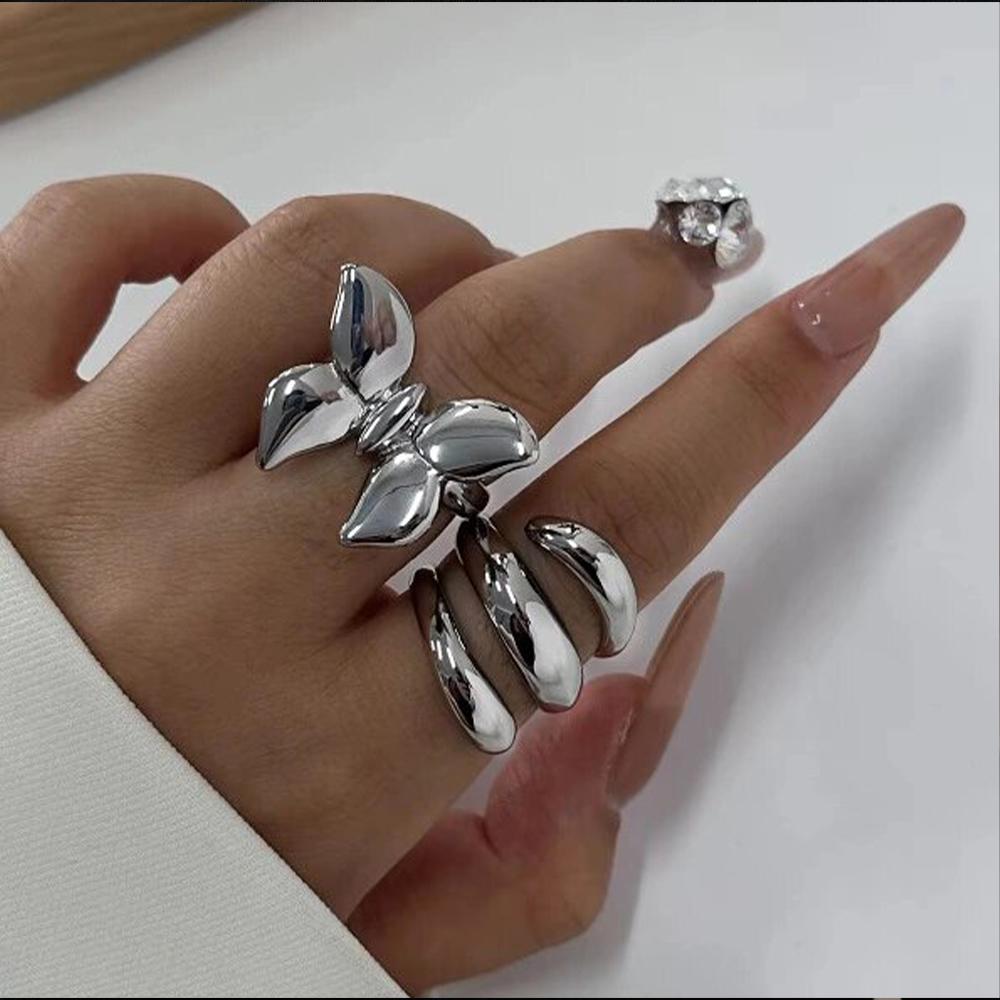 18K Gold Color Plated Smooth Butterfly Finger Ring Statement Waterproof Geometric Butterfly Ring for Women's Party Jewelry Gift