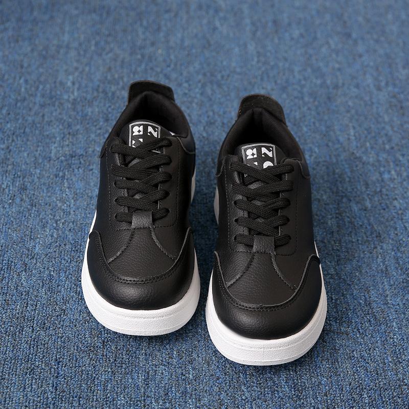 Korean version of thick-soled solid-color little white shoes for women's 2025 autumn new round-head casual shoes, student versatile board shoes are in