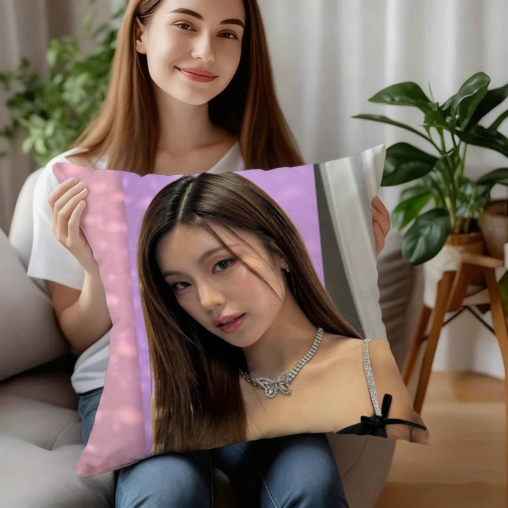 

Корейская певица ITZY Йеджи Наволочка Короткий плюш Диван Декоративный Подарок Дом Двусторонняя печать Подушка 12x12Inch