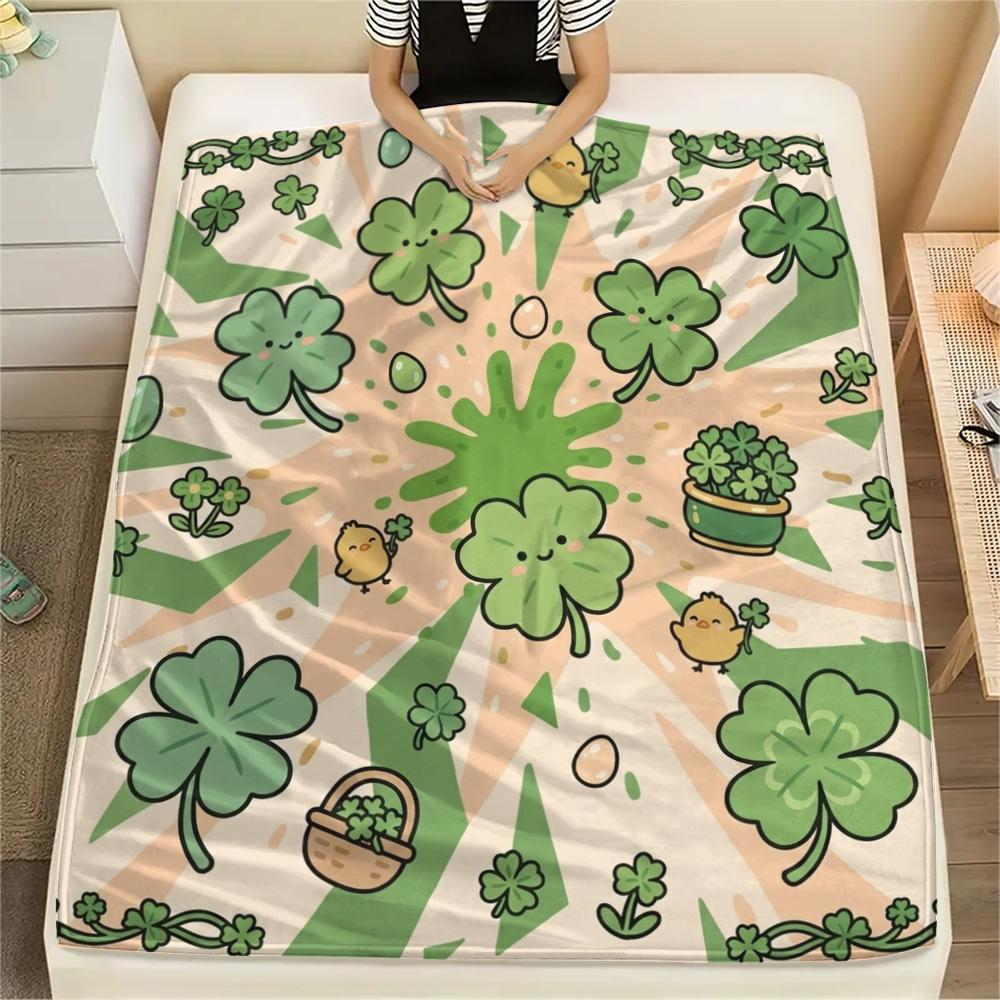 

1Pc Leaf Clover Print Flannel Blanket, High quality Comfortable for All Seasons, Home Decor, Warmth and Comfort, Perfect for Christmas Gifts W58 80cm x 120cm