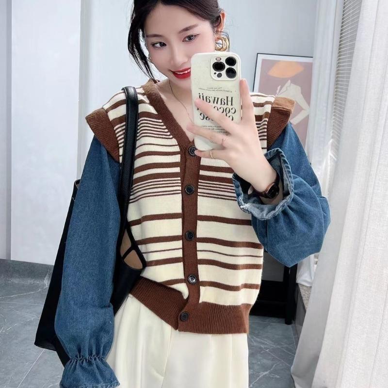

Осенние корейские кардиганы, новый полосатый вязаный свитер с рукавами из денима в стиле пэчворк, стильный топ, женская поддельная куртка из двух частей one size коричневый
