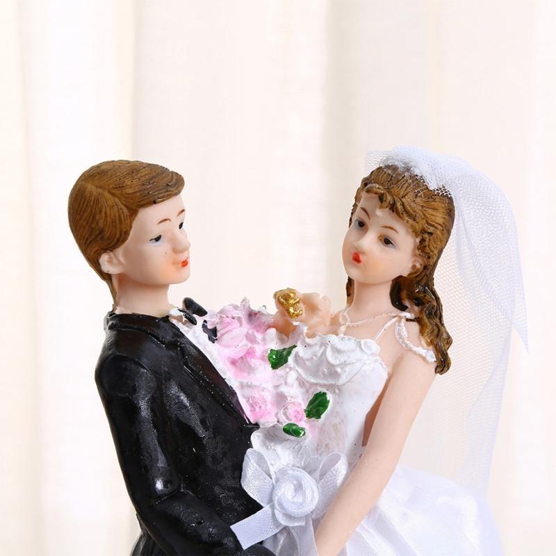 Resin Couple Figurine Wedding Cake Decoration For Anniversary Party Durable Friendly Home Display