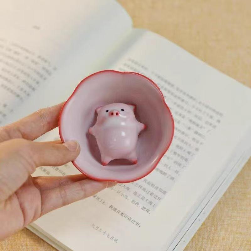 Little Pig Spit Bubbles Under Bottom Funny Teacup Procelain Water Cups Mug Cartoon Ceramic Tea Cup Lying pig blowing bubbles Cup