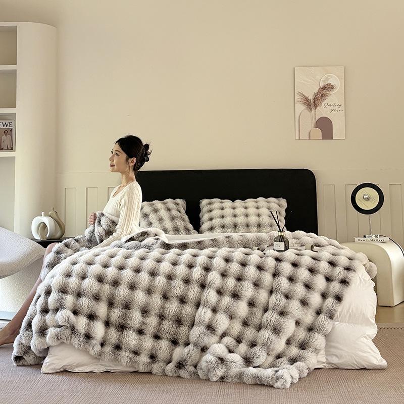 Double-Sided Thickened Tuscan Imitation Rabbit Fur Fleece Blanket for Sofa or Office Nap