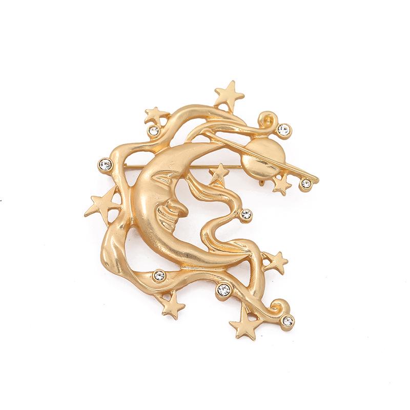 Baroque-Style Metal Brooch: Vintage European & American Design for High-End Fashion