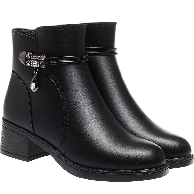 Autumn and Winter New Short Boots Women's Soft Leather Soft Soles Comfortable Boots Velvet Leather Shoes    and Elderly Short Cotton Shoes