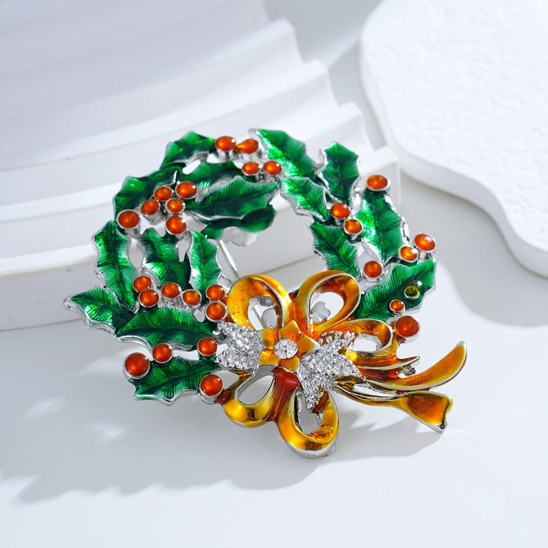 New Enamel Christmas Brooches Christmas Tree Snowman Santa Hats Reindeer Snowflake Metal Pins Xmas Decorative Jewelry