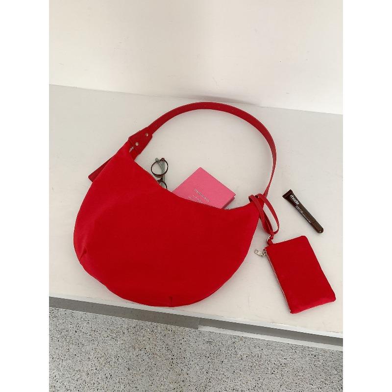 

New commuter underarm bag female niche design nylon moon dumpling bag casual shoulder bag female красный