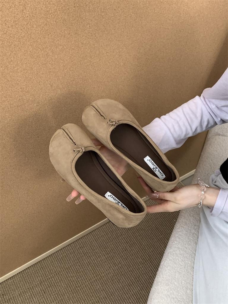 Inner Height Increase, Evening Wind Pig's Trotters, Split-toed Shoes, Women's 2025 New Suede Soft-soled Shallow-mouth Single Shoes, Pig's Feet La