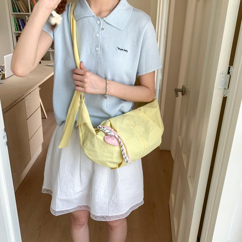 Niche Japanese and Korean literary messenger bag 2025 summer new simple versatile dumpling bag candy-colored casual shoulder bag