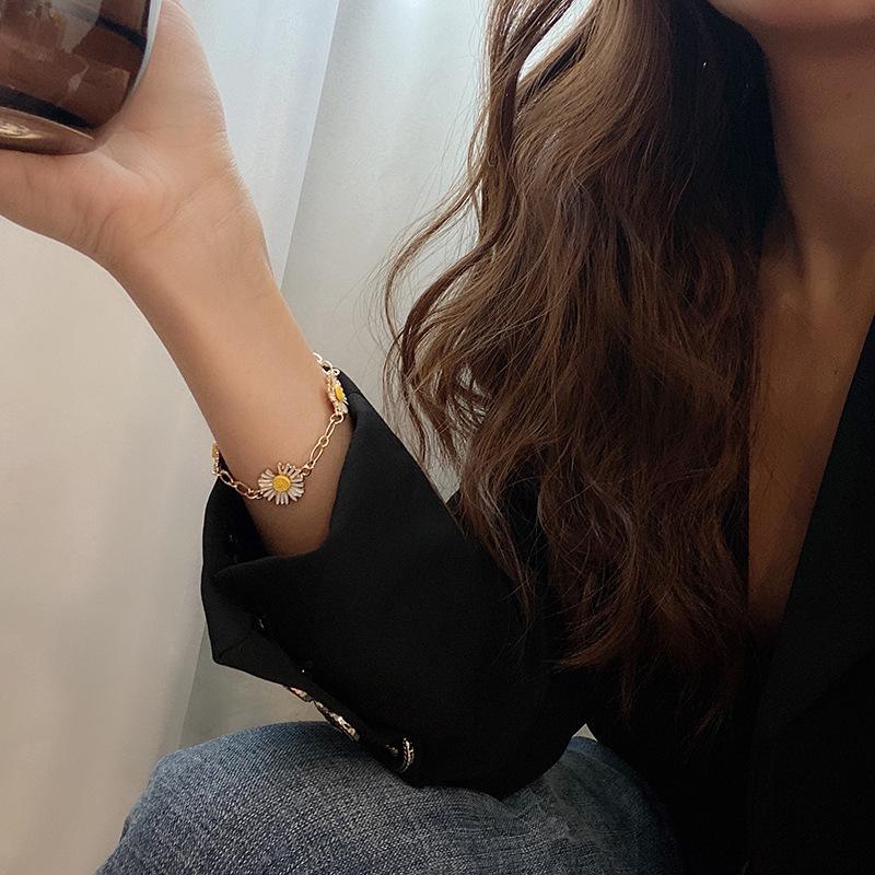 Delicate Daisy Forest Bracelet: Elegant Minimalist Design for Women, Students, and Girlfriends