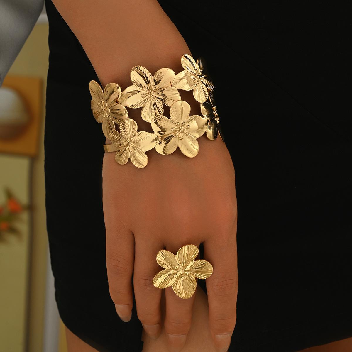 

Горячая Распродажа Браслет Ветер Нишевый Металлический Дизайн Цветка Открывающееся Кольцо Универсальные Ювелирные Изделия Премиум Класса Женские