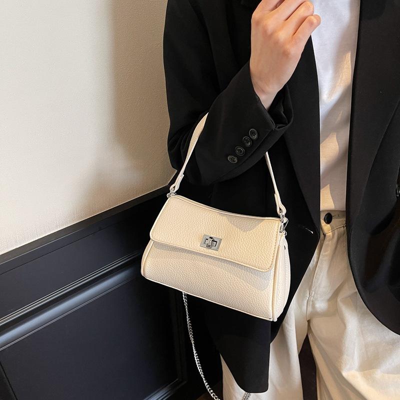 Commuter large-capacity bag women's spring summer new fashion shoulder underarm bag texture handbag small square bag