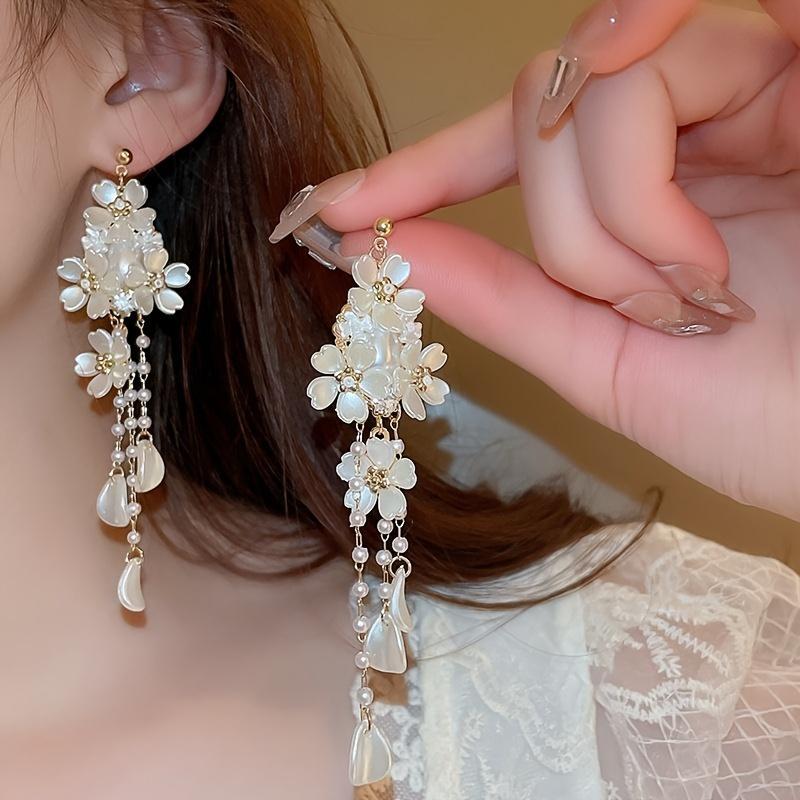 Exquisite White Flower Design Dangle Earrings Elegant Simple Style Alloy Jewelry Wedding Accessories