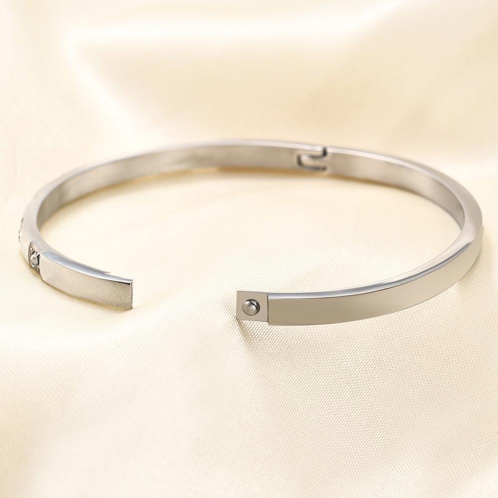 European-American 18K Gold & Zircon 4MM Titanium-Steel Bracelet - Versatile, Fashion-Forward, Simple Design for Couples and Women