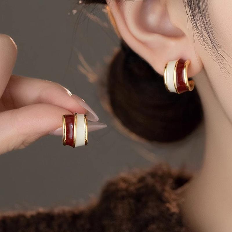 2025 Vintage Style Wine Red Contrasting Half Circle Enamel Earrings For Womens Elegant Temperament Jewelry Christmas Accessorise
