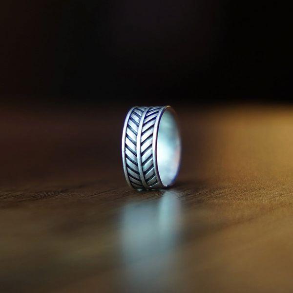 

Модель Saint Belisama Ummuhan Caesar Crown Leaf Модель унісекс, регульована каблучка