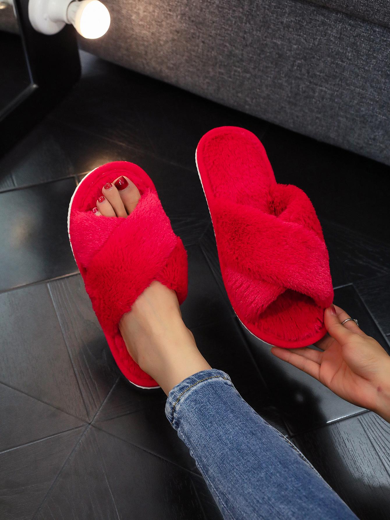 

Женские пушистые шлепанцы с перекрестными ремешками и открытым носком - Теплая хлопковая домашняя обувь 36-37