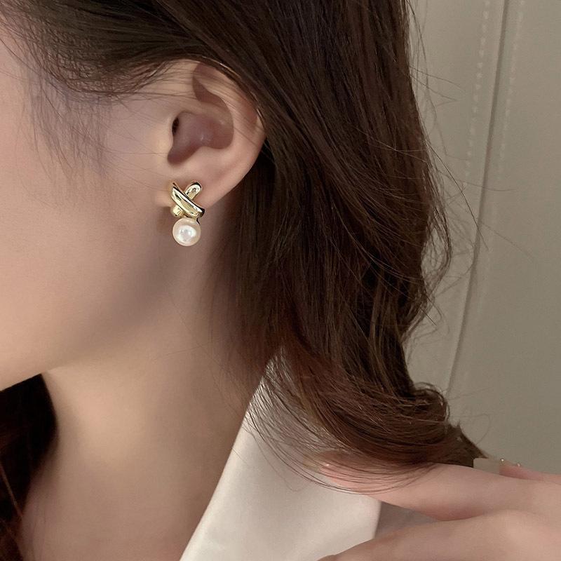 Vintage Cross Pearl Earrings Minimalist Elegant Studs Luxury High-End Jewelry for Women