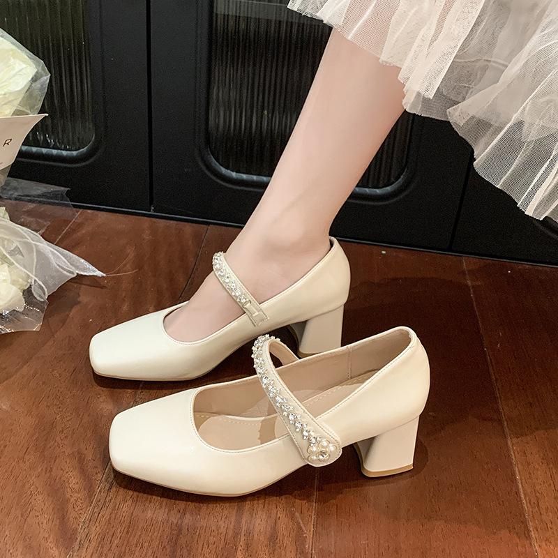 

Туфли Мэри Джейн с квадратным носком в стиле нежного ветра, женские летние на толстой платформе, 2025 новинка, ретро, увеличивающие рост, на невысоком каблуке 34 бежевый