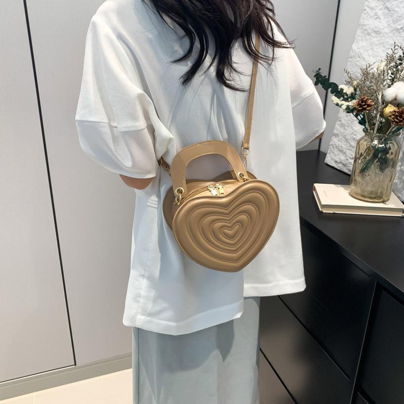 Fashionable Medium Sized Heart Bag With Zipper Closure Soft Pu Leather Shoulder Bag For Everyday Use